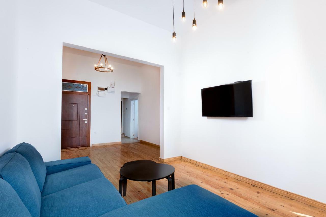 The White Apartment - Bogoridi Main Street Burgas Exterior foto